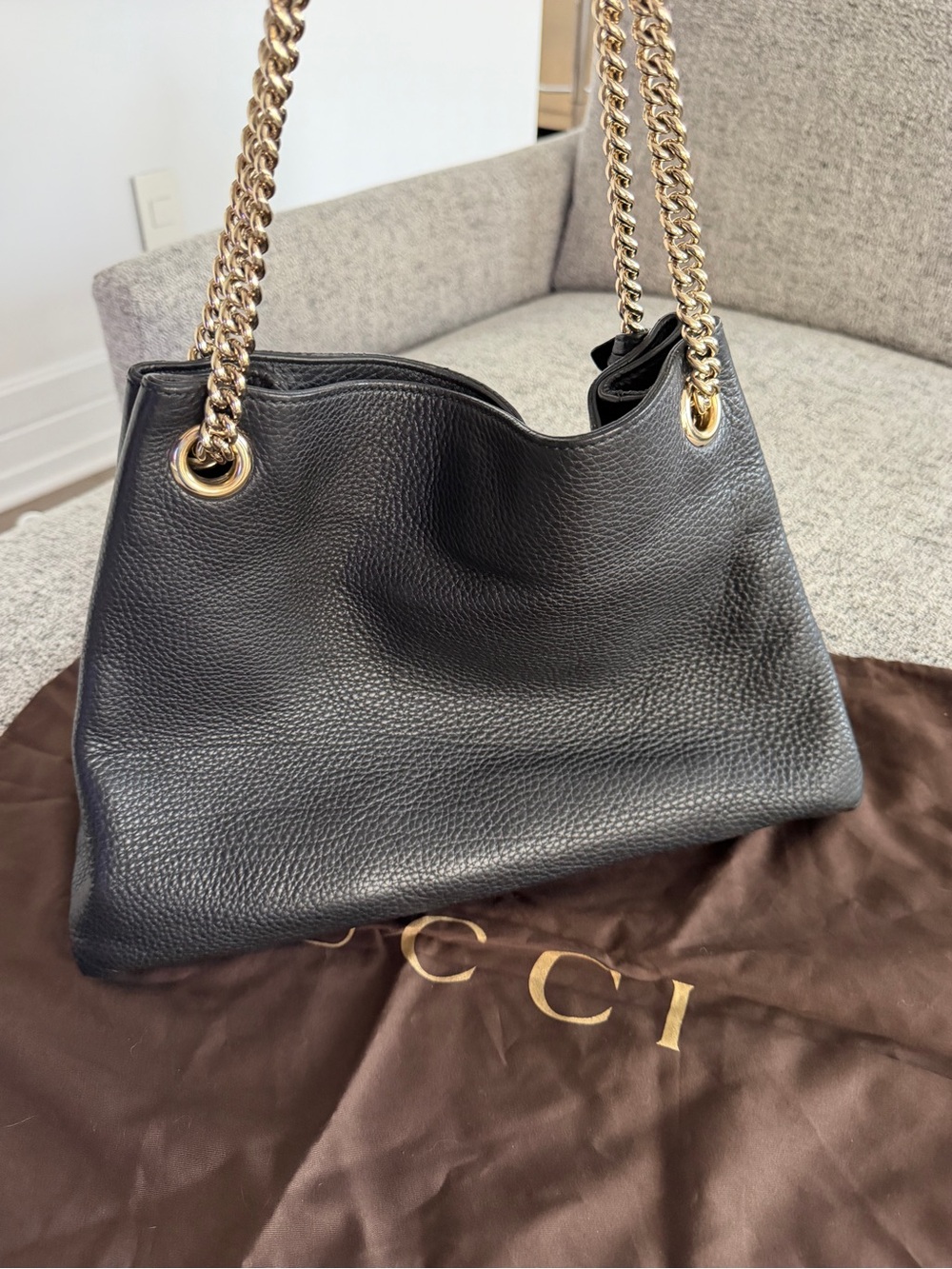 Gucci Black Soho Pebbled Leather Shoulder Bag with Gold Chain - Picture 8 of 9